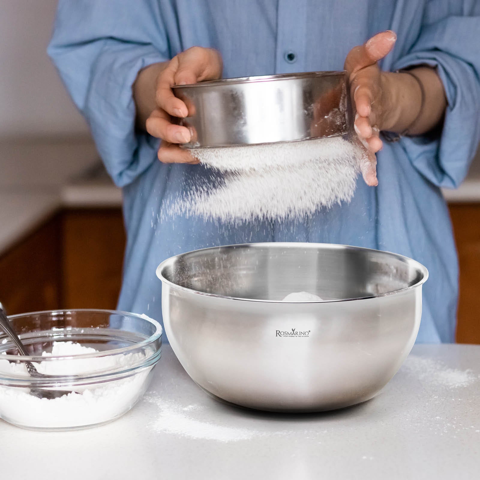 Ein elegantes Set aus Edelstahl, das jede Küche aufhellt.