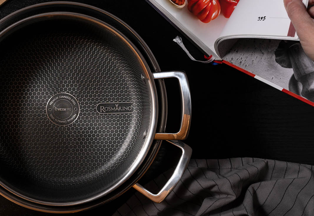 Kein Anhaften, hitzebeständige Griffe – für müheloses Kochen auf Profi-Niveau.