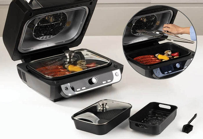 Zusätzliche Backform und Deckel für erweiterten Einsatz.