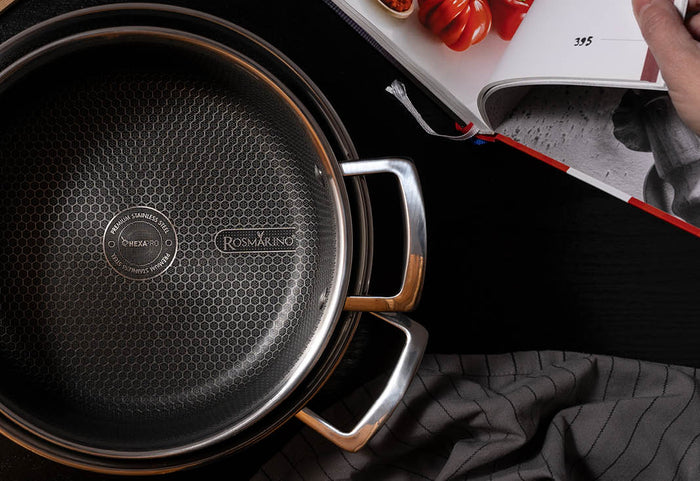 Unzerstörbare Kombination von Materialien. Für die beste Kratzfestigkeit.