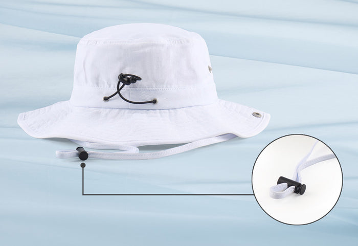 Praktisches, verstellbares Kinnband für sicheren Halt.